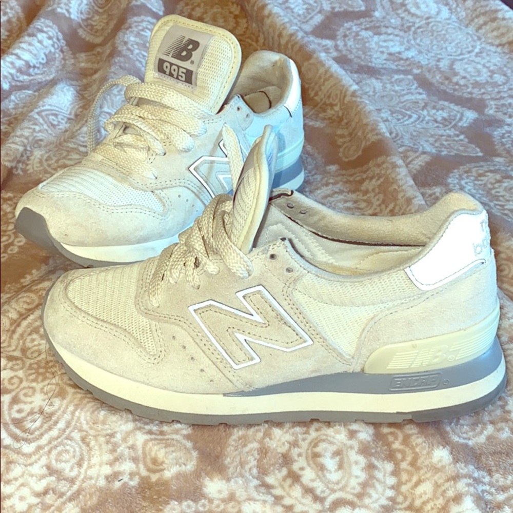 New balance white sneakers. Size 6.5